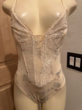 Delicate LaPerla Lace Floral Bodysuit - Cream Pastel Sz 3. 36A